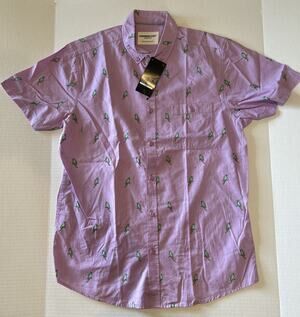 NWT- Mens Short Sleeve Shirt Cedar Wood State Size medium - purple with parrots